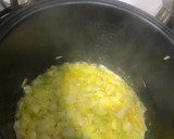 Foto del paso 3 de la receta: Risotto de setas, habas y gambas (en Newcook)