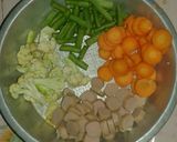 Foto langkah ke 1 dari resep Tumis wortel, buncis, kembang kol dan Sosis.