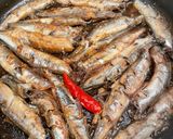 Hình bước làm 1 của món Cá thu trứng Nhật kho khô