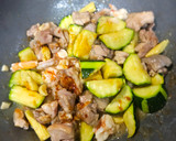 櫛瓜香炒雞肉佐蝦仁的食譜步驟4照片