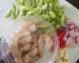 Foto langkah ke 1 dari resep Tumis Buncis Udang Saos Tiram.