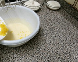 Foto del paso 2 de la receta: Magdalenas de limón con un huevo