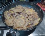 Foto del passaggio 8 della ricetta Ravioli con farina di castagne ripieni di zucca e gongorzola con ragù di salsiccia e castagne
