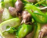 Hình bước làm 2 của món Tim gà xào mướp