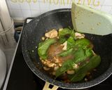 รูปขั้นตอนการทำที่ 4 ของ ข้าวราดผัดกระเพา ไข่ดาว