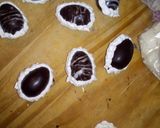 Foto del paso 3 de la receta: Huevos de Pascua y chupetines de chocolate 🍫