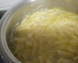 Foto del paso 1 de la receta: Macarrones con bechamel de ajo y doble queso