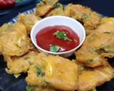 A picture of step 3 of Paneer pakoda.