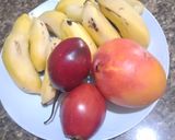 A picture of step 1 of Banana mango juice.
