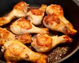 Une image de l'étape 2 de Pilons de poulet glacés au soja.