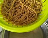 Foto del paso 1 de la receta: Spaghetti integrales al pesto con bacón ahumado