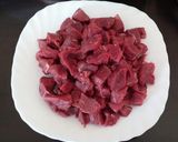Ancsyka-féle sörös marhapörkölt, vele főtt petrezselymes burgonyagombóccal recept fázis 1 fotója