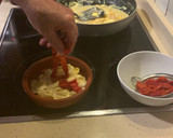 Foto del paso 6 de la receta: Huevos con bechamel y pimientos asados