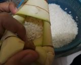 Foto langkah ke 3 dari resep KeTupat Rebus Praktis.