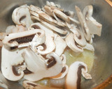 Foto del paso 2 de la receta: Pulpo con champiñones y gambas