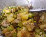 A picture of step 4 of Tuvar,aloo,baigan, papdi aur tamatar ki mixed sabzi.