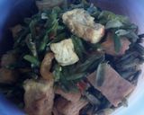 Foto langkah ke 3 dari resep Tumis kacang panjang tahu bumbu kuning.