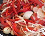 Foto del paso 1 de la receta: Congrio en salsa de pimiento