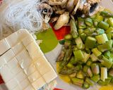 Hình bước làm 1 của món Canh măng tây đậu hủ chay