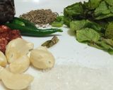 A picture of step 1 of Khati methi chutney.