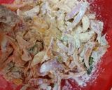 A picture of step 2 of Onion Pakoda.