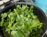 Foto del paso 2 de la receta: Puerquito con verdolagas... un clásico
