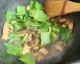 รูปขั้นตอนการทำที่ 2 ของ สปาเกตตี้คะน้าปลาเค็มหมูชิ้น