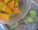 Foto langkah ke 2 dari resep Soup Babi labu kuning.