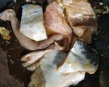 Foto langkah ke 4 dari resep Ikan goreng bawang putih.