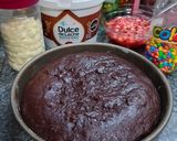 Foto del paso 11 de la receta: Torta colorida de chocolate para las peque 🥮🪅