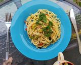 A picture of step 3 of Spaghetti Aglio e Olio.