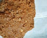 A picture of step 5 of Peanut and sesame chikki.