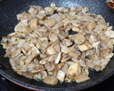 Foto del paso 4 de la receta: Butifarras catalanas con hongos y arroz blanco