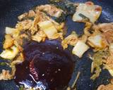 หมูผัดกิมจิ ซอสไก่ทอด วิธีทำสูตร 2 รูป