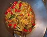 Foto langkah ke 5 dari resep Tumis Pepaya,Kulit Mlinjo,daun so.