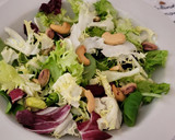 Foto del paso 3 de la receta: Ensalada con pollo, peras y frutos secos
