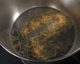 A picture of step 2 of Yellow Rice with Vermicelli الرز الأصفر مع شعريه.