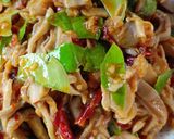รูปขั้นตอนการทำที่ 3 ของ ขอเรียกว่า..ผัดใบมะกรูดกระเพาะหมู