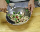 รูปขั้นตอนการทำที่ 12 ของ ยําหมูยอ สูตรน้ำยำปลาร้าแซ่บนัว