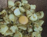 Gambar langkah 3 resipi Nasi Impit Goreng Telur.