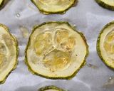Foto del paso 3 de la receta: Snack saludable de zucchini 🥒Zapallito largo horneado con aceite de oliva virgen extra y especias