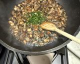 Foto del passaggio 4 della ricetta Conchiglie ai Funghi Misti