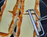 Foto del paso 3 de la receta: Pizza de pan (no hubo ganas de amasar)