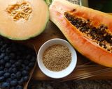 Foto del paso 1 de la receta: Brochetas de melón y papaya con sésamo tostado ideal para dietas de adelgazamiento