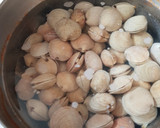 Foto del paso 6 de la receta: Alubias verdinas con almejas y langostinos