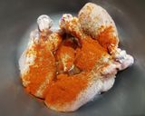 Csirke lollipop fűszeres sült burgonyával recept fázis 2 fotója