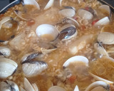 Foto del paso 4 de la receta: Arroz con merluza y almejas