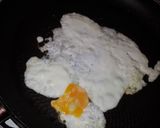 A picture of step 1 of Egg whites with cinnamon.