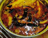 A picture of step 4 of Onion pakoda curry.