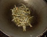 Foto langkah ke 1 dari resep Sayur Daun Singkong teri tahu telur puyuh Masak Santan.